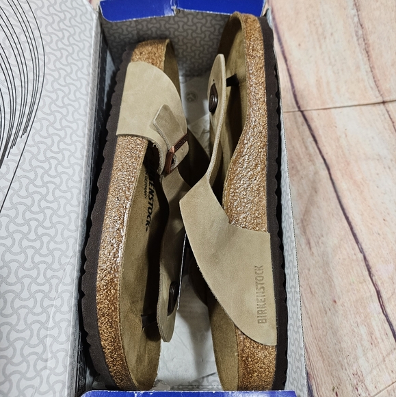 gizeh tobacco brown Birkenstock oiled leather oiled leather + FREE SHIPPING An ergonomic design and low base contribute to the undeniable coziness Birkenstock Unisex Tobacco Brown Gizeh